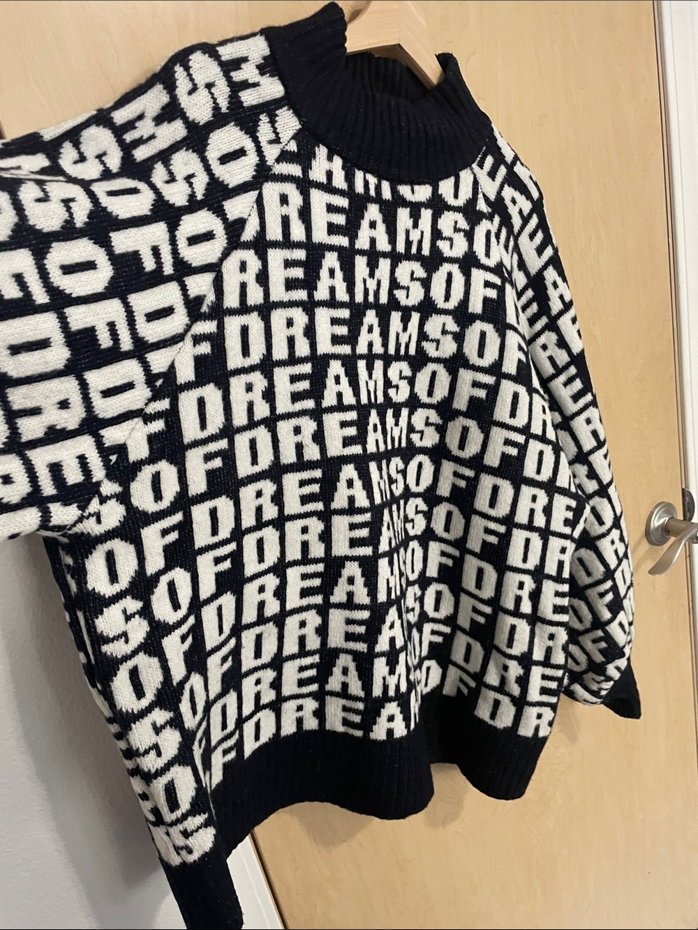 🖤 H&M Dreams of Dreams Graphic Sweater 🖤 XL - Picture 4 of 10